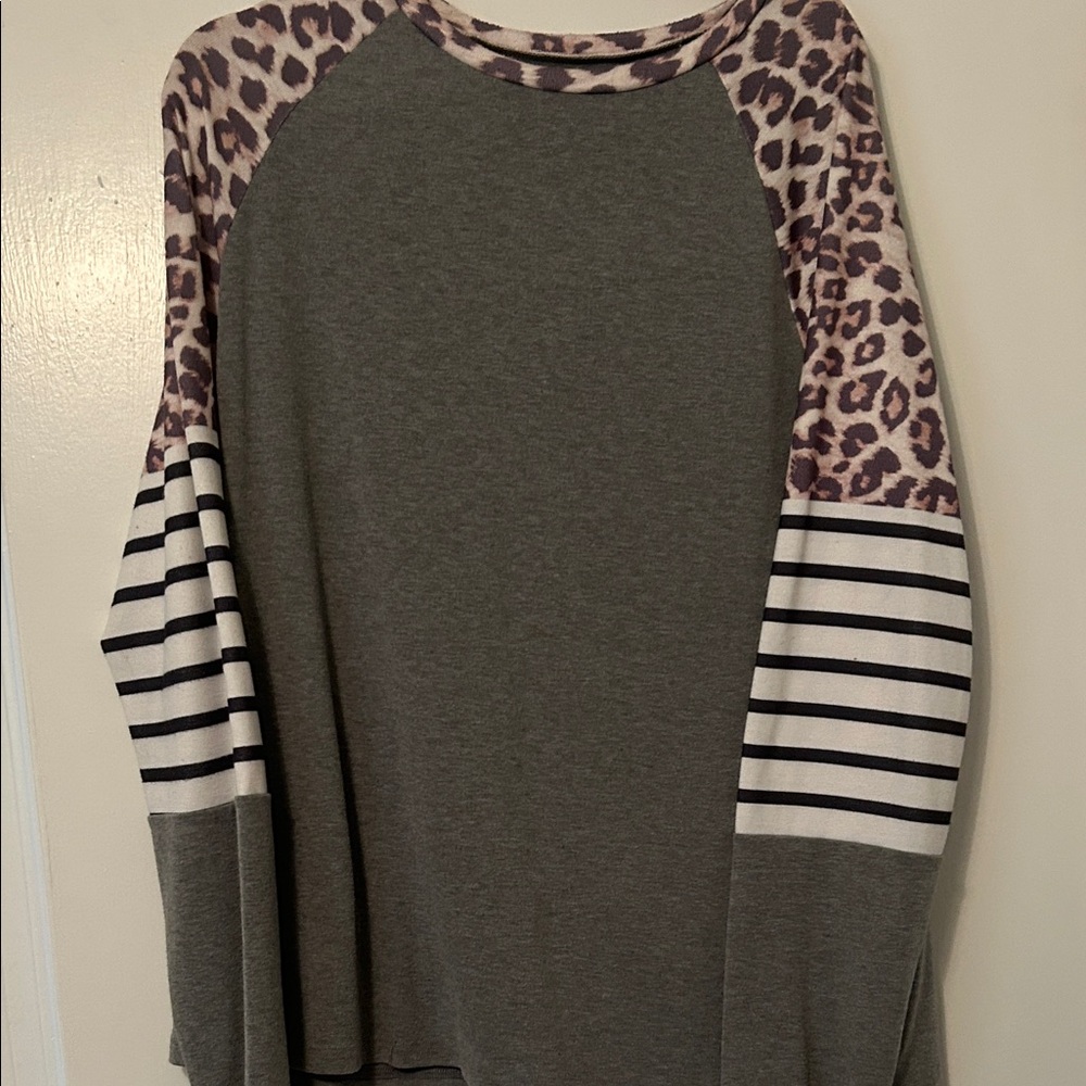 Boutique Tri block color. 2XL. No brand tags.